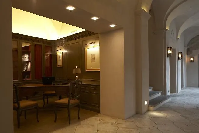 Palazzo Righini 4* Фоссано